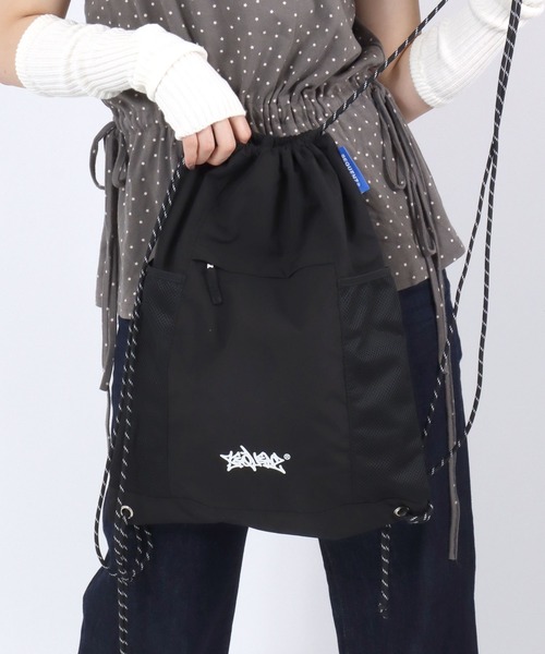 Salong hameu(サロン ハミュー)の「DAILY TECH KNAPSACK/サイドメッシュポケット テックナイロンナップサック/通学・ジム・ワンマイル/ストリートバッグ(バックパック/リュック・メンズ・ライトグレー/ライトピンク/ブラック・FREE)」の6枚目の写真