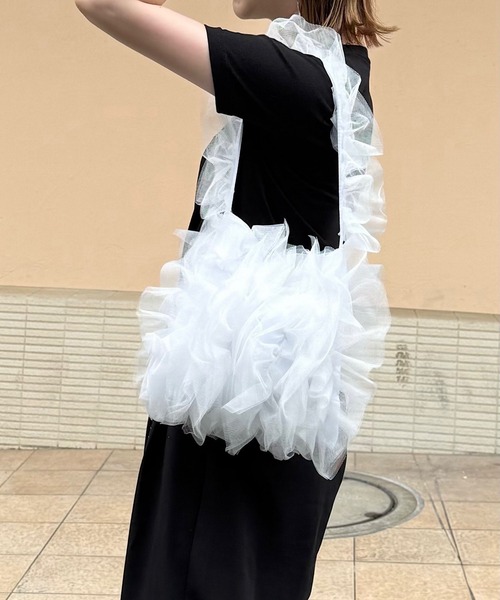 H.TOKYO(エイチトウキョウ)の「H.TOKYO × mimi / フリルワンショルダーバッグ(ショルダーバッグ・レディース・ホワイト/ブラック・FREE)」の2枚目の写真