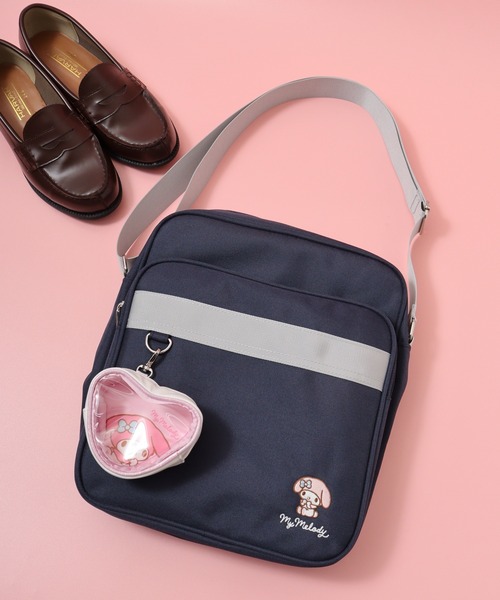 sanrio(サンリオ)の「RBサンリオポリハートP付スクールSD(ショルダーバッグ・レディース・ブラック系その他2/ブラック系その他/ブラック・FREE)」の2枚目の写真