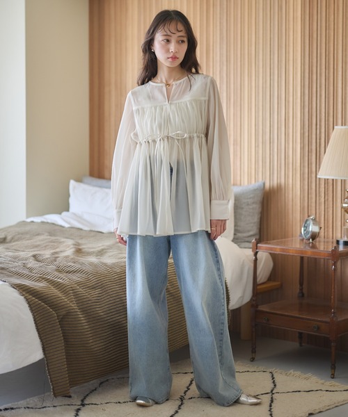 earth music&ecology（アースミュージックアンドエコロジー）の「フロントリボンシアーチュニック（チュニック・レディース・ライトベージュ/ブラック/ピンク・FREE）」の6枚目の写真