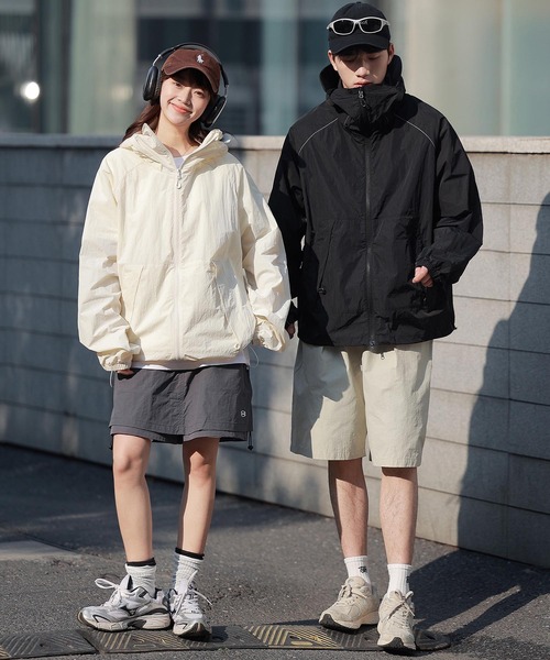 aimoha(アイモハ)の「フード付きアウトドアジャケット UVカット 軽量ジップパーカー(ナイロンジャケット・メンズ・グリーン/ベージュ/パープル/ブラック/オフホワイト・LARGE/MEDIUM)」の7枚目の写真