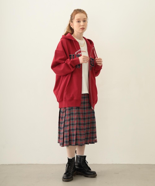 MILKFED.（ミルクフェド）の「COLLEGE PATCH ZIP UP HOODIE（パーカー・レディース・ブラック/レッド/オートミール/ネイビー・M/L）」の16枚目の写真