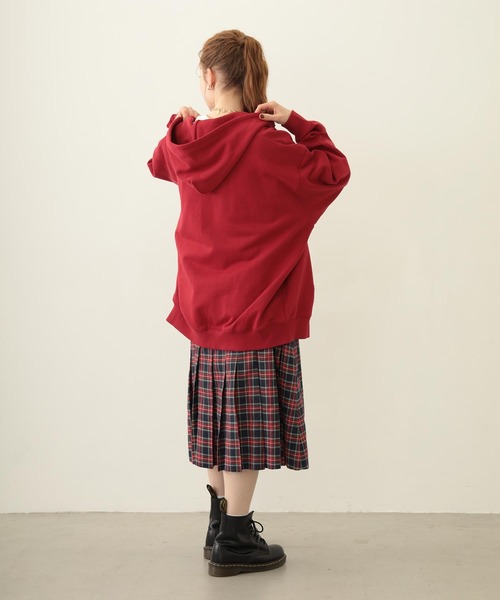 MILKFED.（ミルクフェド）の「COLLEGE PATCH ZIP UP HOODIE（パーカー・レディース・ブラック/レッド/オートミール/ネイビー・M/L）」の17枚目の写真
