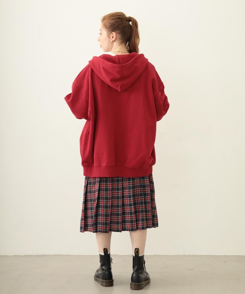 MILKFED.（ミルクフェド）の「COLLEGE PATCH ZIP UP HOODIE（パーカー・レディース・ブラック/レッド/オートミール/ネイビー・M/L）」の18枚目の写真