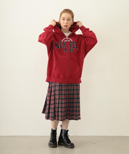 MILKFED.（ミルクフェド）の「COLLEGE PATCH ZIP UP HOODIE（パーカー・レディース・ブラック/レッド/オートミール/ネイビー・M/L）」の21枚目の写真