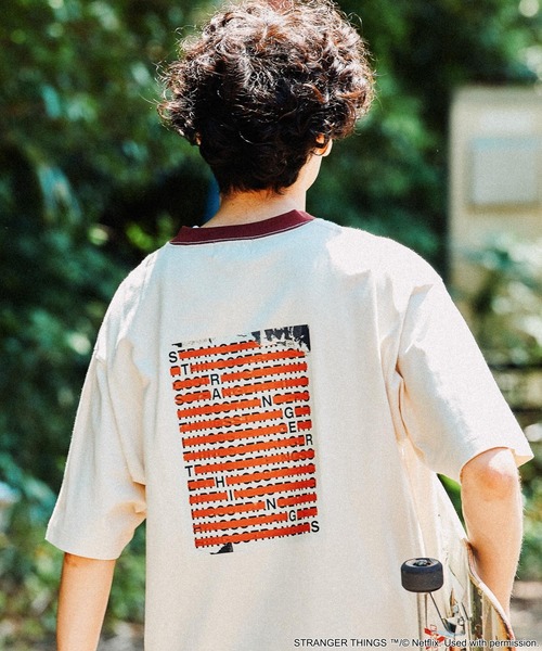 niko and（ニコアンド）の「【STRANGER THINGS】コラボ プリントT