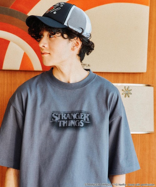 niko and（ニコアンド）の「【STRANGER THINGS】コラボ プリントT