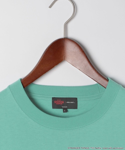 niko and...(ニコアンド)の「【STRANGER THINGS】コラボ プリントTシャツ Season 1(Tシャツ/カットソー・メンズ・アイボリー/チャコール/ブラック/ライトブルー・LARGE/MEDIUM)」の16枚目の写真