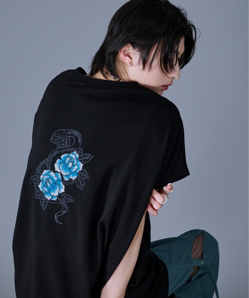 Ellno Loset（エルノロゼット）の「スネーク刺繍ノースリーブTシャツ（Tシャツ/カットソー・メンズ・オフホワイト/ブラック・SMALL/MEDIUM/LARGE）」の2枚目の写真