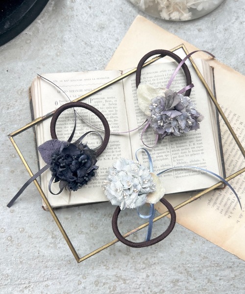 m.soeur（エムスール）の「アジサイの花束ヘアゴム（ヘアゴム・レディース・グレー/ブルー/ブラック・FREE）」の4枚目の写真