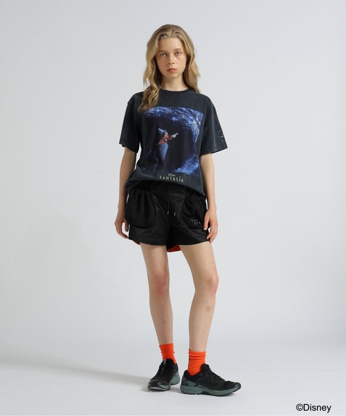 Disney(ディズニー)の「《Disney Collection》FANTASIA / MICKEY MOUSE / FILM MAGIC T-SHIRT / AVIREX WOMAN(Tシャツ/カットソー・レディース・チャコール/オフホワイト・FREE)」の3枚目の写真