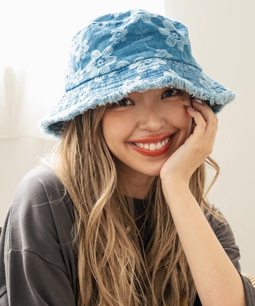 anap mimpi（アナップミンピ）の「フラワー柄 デニム フリンジ バケット ハット（ハット・レディース・インディゴブルー/ライトブルー・FREE）」の2枚目の写真