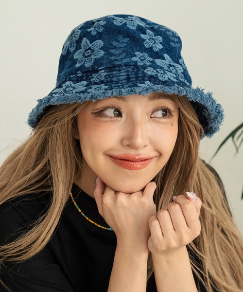 anap mimpi（アナップミンピ）の「フラワー柄 デニム フリンジ バケット ハット（ハット・レディース・インディゴブルー/ライトブルー・FREE）」の11枚目の写真