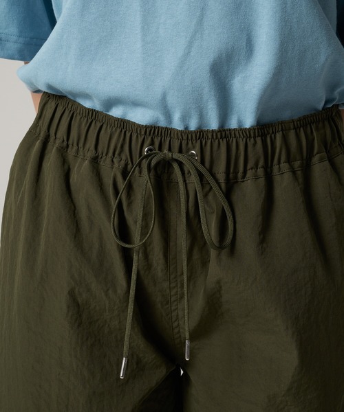 Eddie Bauer(エディーバウアー)の「マウンテン クリンクル カーゴパンツ(カーゴパンツ・レディース・ブラック/カーキ・S/M/L/XL)」の5枚目の写真