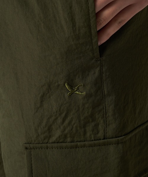 Eddie Bauer(エディーバウアー)の「マウンテン クリンクル カーゴパンツ(カーゴパンツ・レディース・ブラック/カーキ・S/M/L/XL)」の7枚目の写真