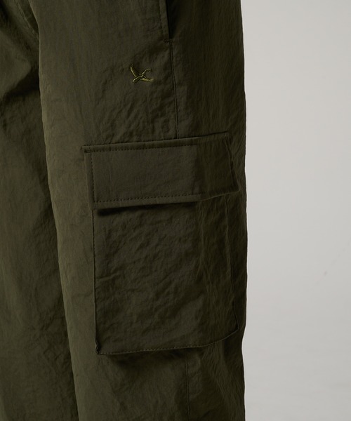 Eddie Bauer(エディーバウアー)の「マウンテン クリンクル カーゴパンツ(カーゴパンツ・レディース・ブラック/カーキ・S/M/L/XL)」の8枚目の写真