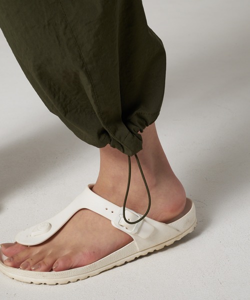Eddie Bauer(エディーバウアー)の「マウンテン クリンクル カーゴパンツ(カーゴパンツ・レディース・ブラック/カーキ・S/M/L/XL)」の9枚目の写真