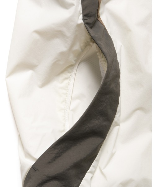 F.C.Real Bristol(エフシーレアルブリストル)の「WARM-UP JACKET(ブルゾン・メンズ・オフホワイト/セージグリーン/ブラック・X-LARGE/LARGE/MEDIUM/SMALL/XX-LARGE)」の7枚目の写真