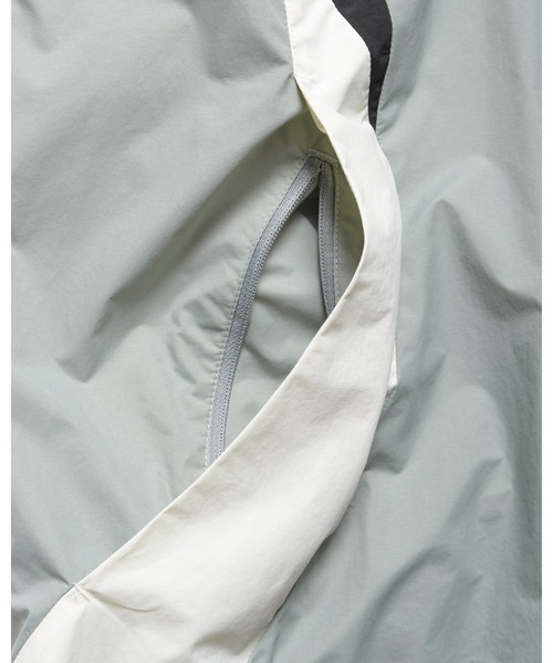 F.C.Real Bristol(エフシーレアルブリストル)の「WARM-UP JACKET(ブルゾン・メンズ・オフホワイト/セージグリーン/ブラック・X-LARGE/LARGE/MEDIUM/SMALL/XX-LARGE)」の21枚目の写真