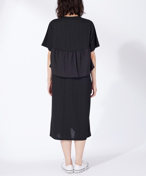 BELLUNA PLUS(ベルーナ)の「胸元フリルデザインワンピース(ワンピース・レディース・ネイビー/ブラック・MEDIUM/LARGE/X-LARGE)」の12枚目の写真