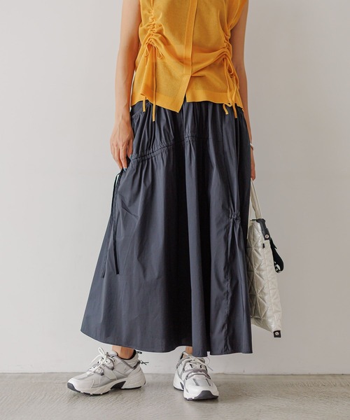 BAYFLOW（ベイフロー）の「[撥水機能素材]ランダムギャザーフレアスカート（スカート・レディース・キャメル/ブラック・FREE）」の2枚目の写真