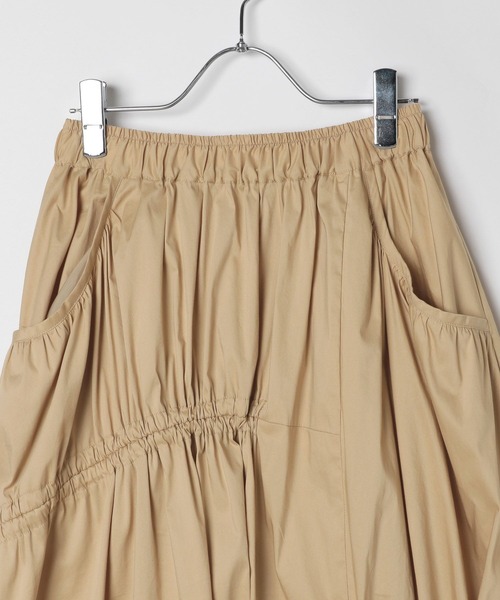 BAYFLOW（ベイフロー）の「[撥水機能素材]ランダムギャザーフレアスカート（スカート・レディース・キャメル/ブラック・FREE）」の4枚目の写真