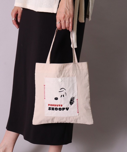 PEANUTS（ピーナッツ）の「(ACT)【PEANUTS】フェイス 刺繍 ナイロン ミニ トートバッグ（トートバッグ・レディース・チャコールグレー/ライトベージュ/スモークピンク/イエロー/ブルー・ONE SIZE）」の2枚目の写真