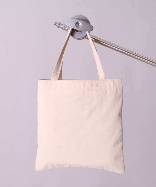 PEANUTS（ピーナッツ）の「(ACT)【PEANUTS】フェイス 刺繍 ナイロン ミニ トートバッグ（トートバッグ・レディース・チャコールグレー/ライトベージュ/スモークピンク/イエロー/ブルー・ONE SIZE）」の18枚目の写真