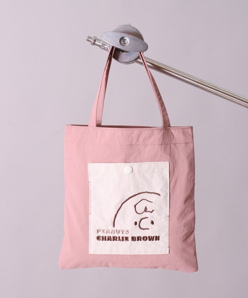 PEANUTS（ピーナッツ）の「(ACT)【PEANUTS】フェイス 刺繍 ナイロン ミニ トートバッグ（トートバッグ・レディース・チャコールグレー/ライトベージュ/スモークピンク/イエロー/ブルー・ONE SIZE）」の21枚目の写真