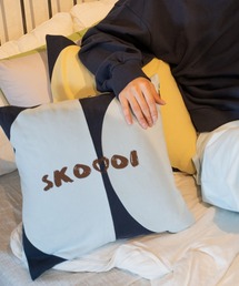 skoool（スクール）の「ロゴデザイン クッションカバー／フロントプリント × スクエア型（クッション/クッションカバー）」