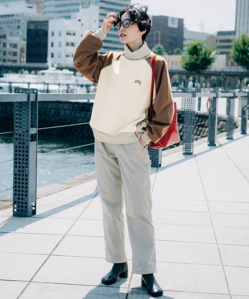 KRIFF MAYER Lady's Collection（クリフメイヤーレディースコレクション）の「【ラグランスリーブ】裏起毛タートルスウェット（スウェット・レディース・レッド/その他5/チャコール/ナチュラル/カラフル・LARGE/MEDIUM）」の9枚目の写真