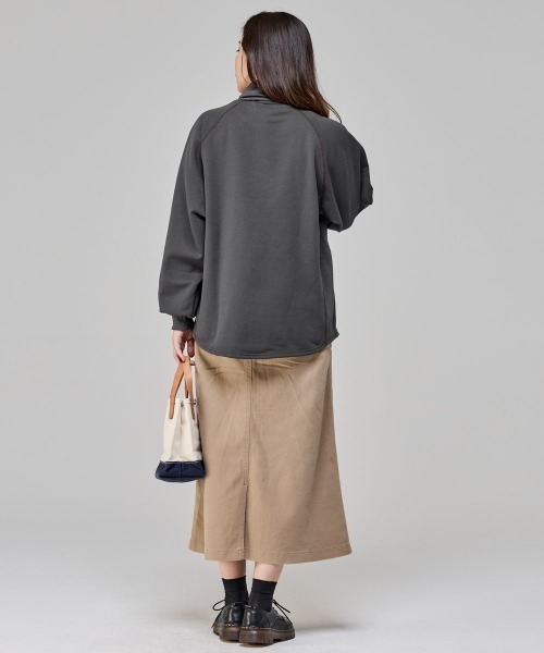 KRIFF MAYER Lady's Collection（クリフメイヤーレディースコレクション）の「【ラグランスリーブ】裏起毛タートルスウェット（スウェット・レディース・レッド/その他5/チャコール/ナチュラル/カラフル・LARGE/MEDIUM）」の10枚目の写真