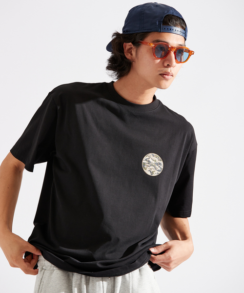 PARIS SAINT-GERMAIN(パリサンジェルマン)の「【Paris Saint-Germain / パリ・サン=ジェルマン】 JP CAMO EMBREM TEE(Tシャツ/カットソー・メンズ・ブラック/ホワイト・MEDIUM/SMALL/X-LARGE/LARGE)」の1枚目の写真