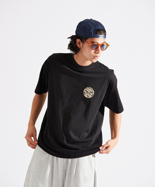 PARIS SAINT-GERMAIN(パリサンジェルマン)の「【Paris Saint-Germain / パリ・サン=ジェルマン】 JP CAMO EMBREM TEE(Tシャツ/カットソー・メンズ・ブラック/ホワイト・MEDIUM/SMALL/X-LARGE/LARGE)」の11枚目の写真