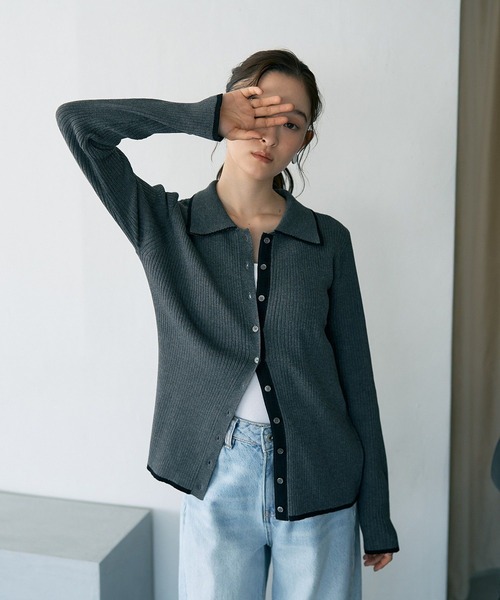 earth music&ecology（アースミュージックアンドエコロジー）の「【WEB限定】バイカラートリムロングニットカーディガン（ニット/セーター・レディース・チャコールグレー/アイボリー/ブラウン/ネイビー・FREE）」の11枚目の写真