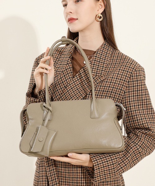 NiiNa(ニーナ)の「【 NiiNa / ニーナ 】高品質牛革横長ショルダー&ミニケースセットバッグ(ショルダーバッグ・レディース・ベージュ/ブラウン/ブラック・FREE)」の1枚目の写真