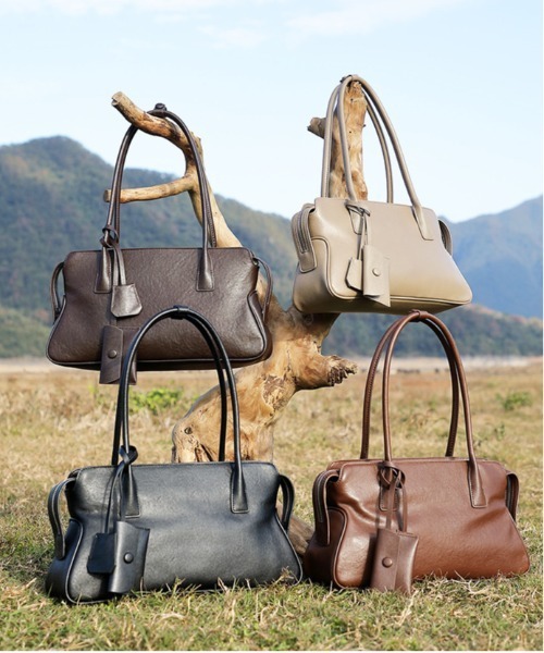 NiiNa(ニーナ)の「【 NiiNa / ニーナ 】高品質牛革横長ショルダー&ミニケースセットバッグ(ショルダーバッグ・レディース・ベージュ/ブラウン/ブラック・FREE)」の4枚目の写真