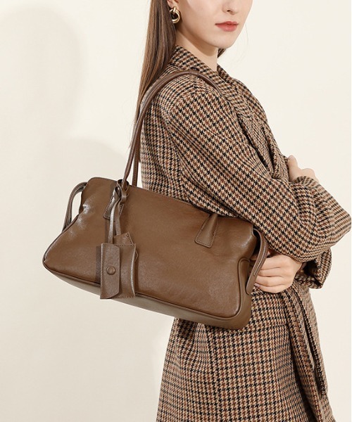 NiiNa(ニーナ)の「【 NiiNa / ニーナ 】高品質牛革横長ショルダー&ミニケースセットバッグ(ショルダーバッグ・レディース・ベージュ/ブラウン/ブラック・FREE)」の16枚目の写真