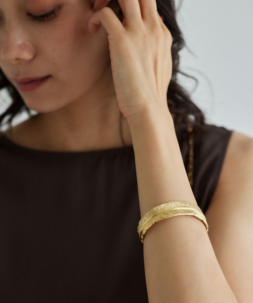 BARNYARDSTORM(バンヤードストーム)の「BARNYARDSTORM / フェザーバングル(ブレスレット・レディース・ゴールド/シルバー・FREE)」の2枚目の写真