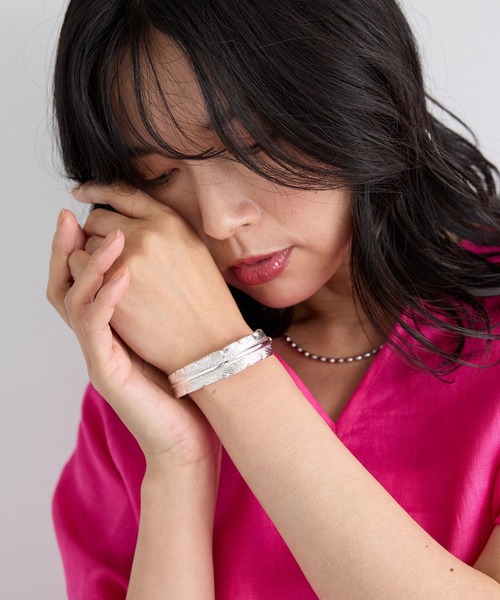 BARNYARDSTORM(バンヤードストーム)の「BARNYARDSTORM / フェザーバングル(ブレスレット・レディース・ゴールド/シルバー・FREE)」の21枚目の写真