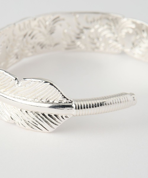 BARNYARDSTORM(バンヤードストーム)の「BARNYARDSTORM / フェザーバングル(ブレスレット・レディース・ゴールド/シルバー・FREE)」の4枚目の写真