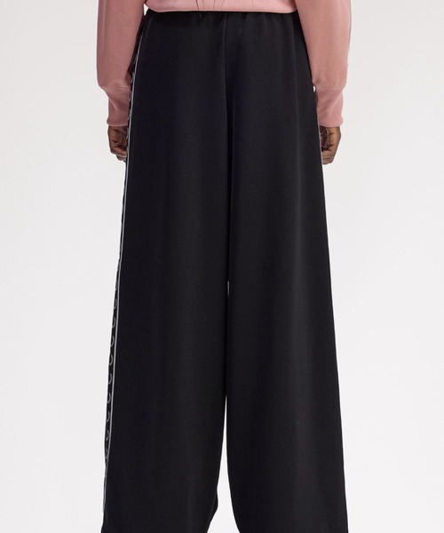 FRED PERRY（フレッドペリー）の「Taped Track Pants／フレッドペリートラックパンツ（その他パンツ・レディース・ブラック・8/10）」の7枚目の写真