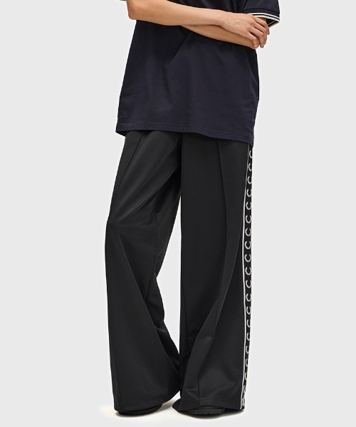 FRED PERRY（フレッドペリー）の「Taped Track Pants／フレッドペリートラックパンツ（その他パンツ・レディース・ブラック・8/10）」の2枚目の写真