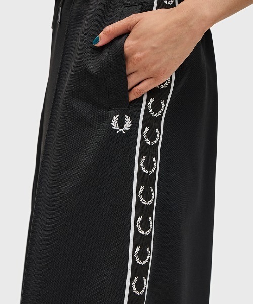 FRED PERRY（フレッドペリー）の「Taped Track Pants／フレッドペリートラックパンツ（その他パンツ・レディース・ブラック・8/10）」の3枚目の写真