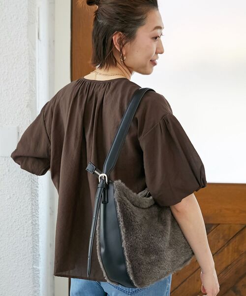 le.coeur blanc（ルクールブラン）の「ボアコンビワンショルダーバッグ（トートバッグ・レディース・ベージュ/チャコールグレー・FREE）」の5枚目の写真