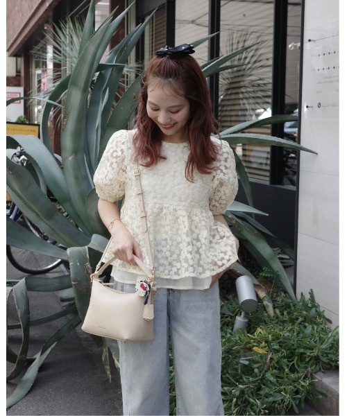 JUMELLE(ジュメロ)の「フラワー刺繍ペプラムトップス(Tシャツ/カットソー・レディース・ベージュ・FREE)」の3枚目の写真