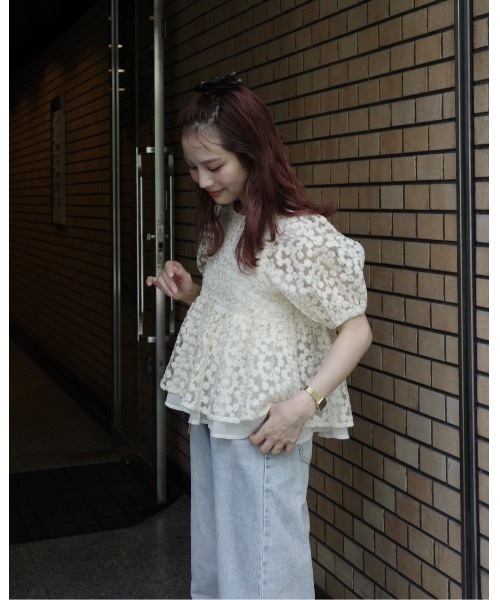 JUMELLE(ジュメロ)の「フラワー刺繍ペプラムトップス(Tシャツ/カットソー・レディース・ベージュ・FREE)」の6枚目の写真