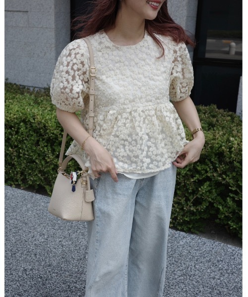 jumelle（ジュメロ）の「フラワー刺繍ペプラムトップス（Tシャツ