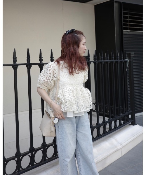 JUMELLE(ジュメロ)の「フラワー刺繍ペプラムトップス(Tシャツ/カットソー・レディース・ベージュ・FREE)」の11枚目の写真