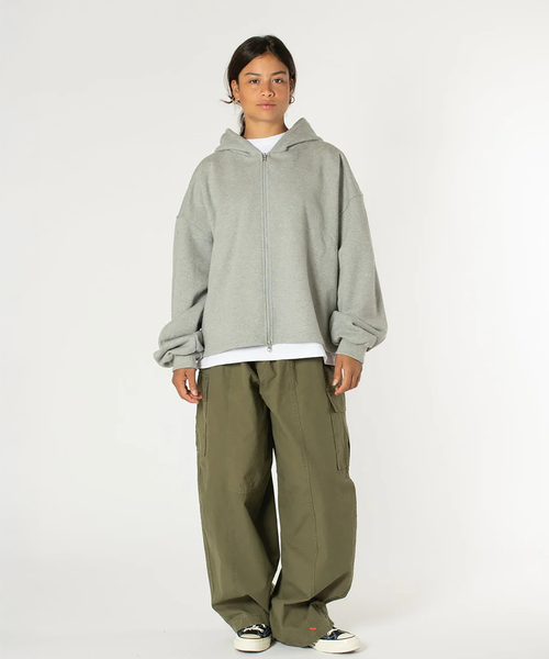 WISM（ウィズム）の「Estudio Niksen / エストゥディオ・ニクセン Boxy Zip-up Hoodie（パーカー・メンズ・ライトグレー/ブラック・1/2）」の11枚目の写真